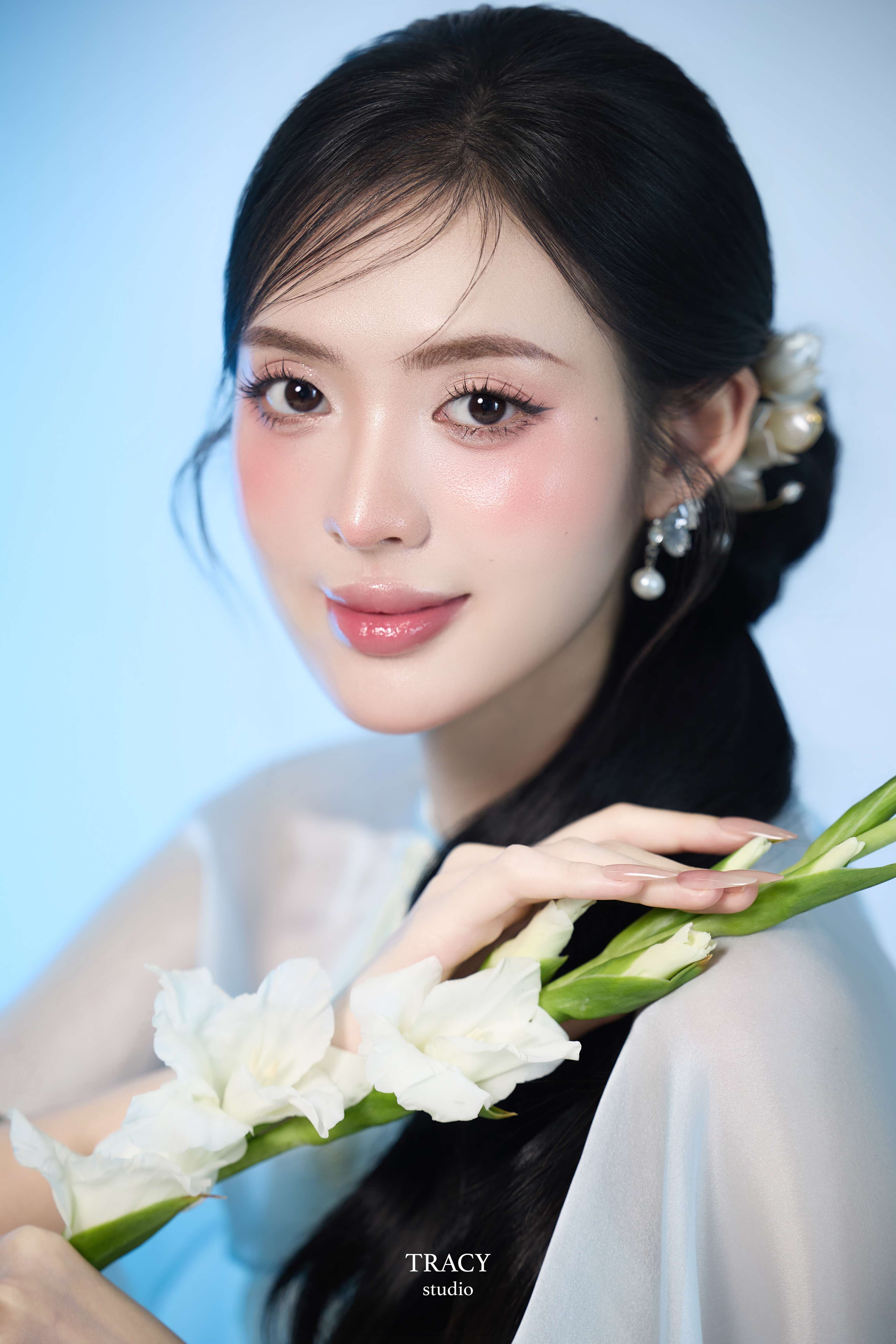 frontend/img/gallery/anh-tet-yem-ao-dai/tracy-studio-chup-concept-yem-thien-thanh (9).jpg